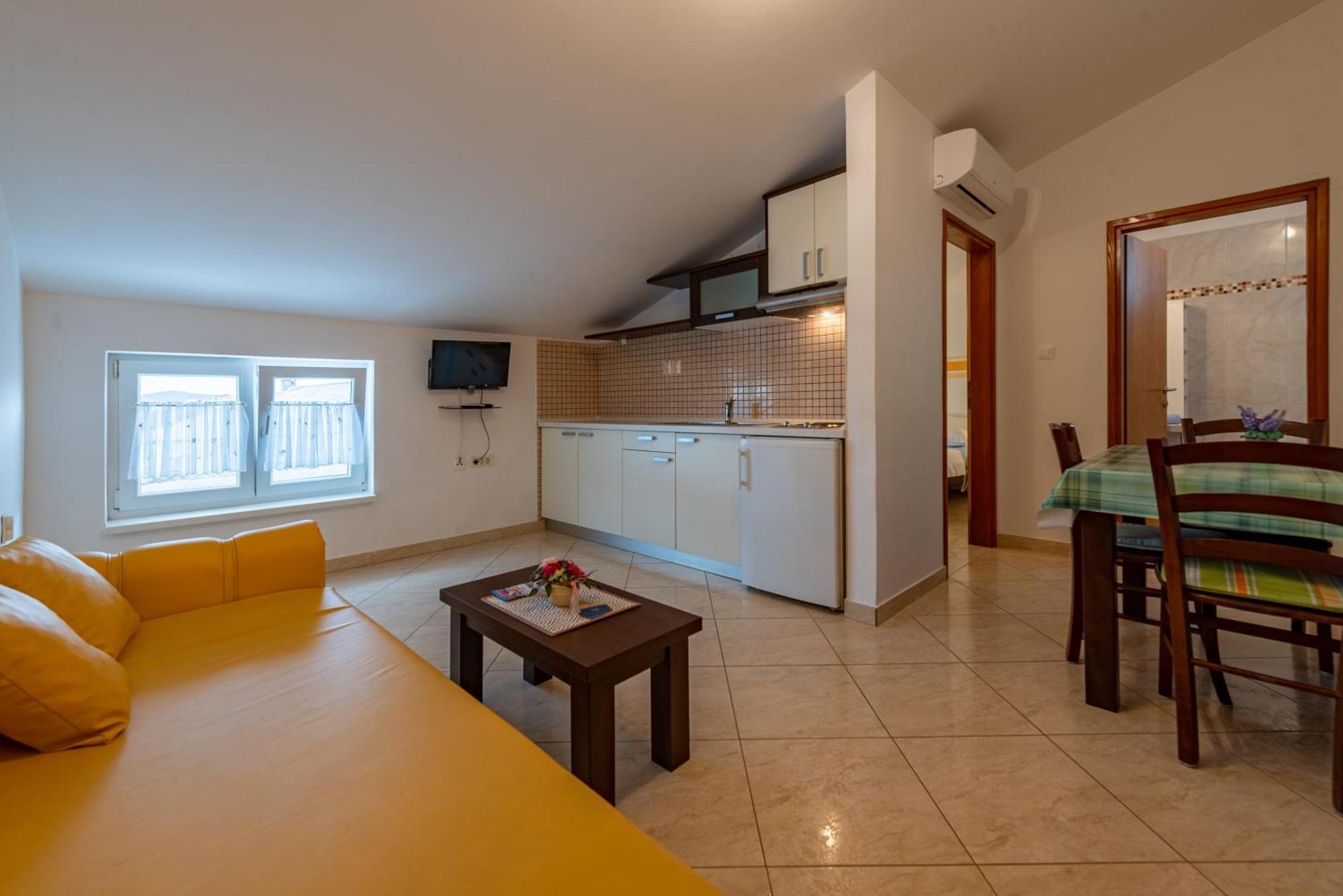 Haus Toni Apartment Ražanac Cameră foto